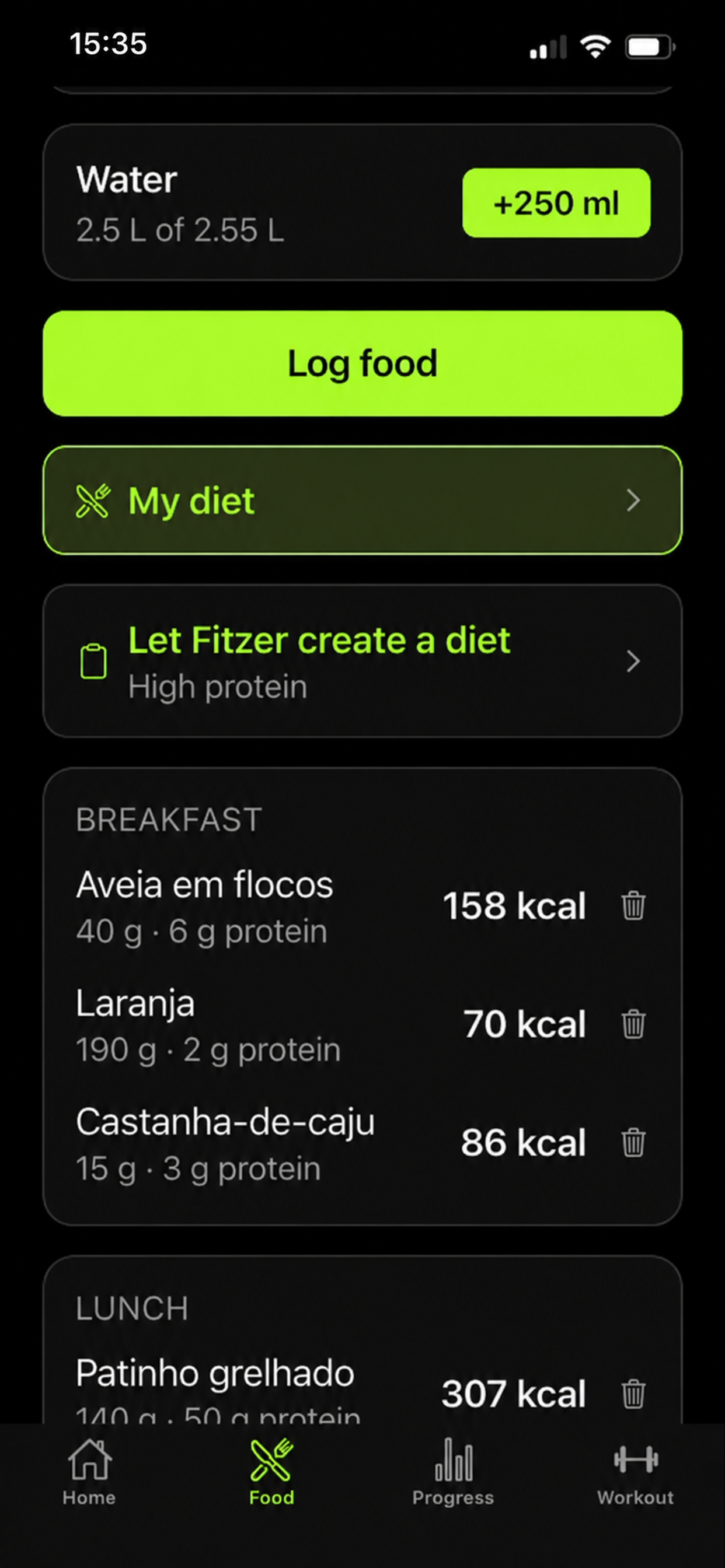 Diário alimentar do Fitzer com hidratação, refeições registradas, calorias e proteína